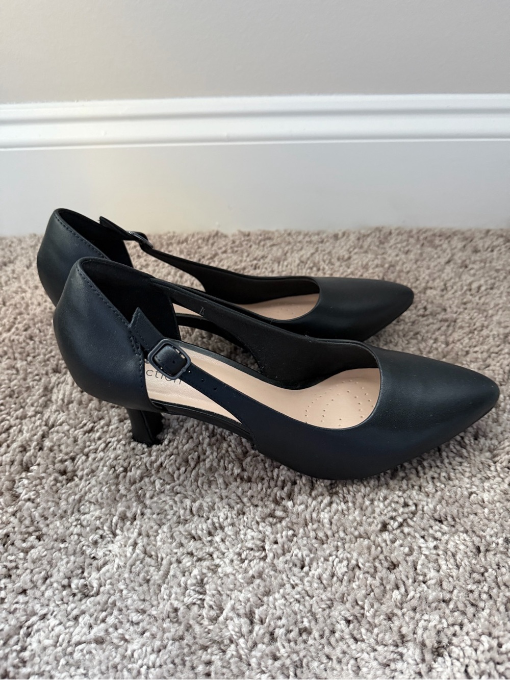 Clarks Black Pointed Slingback Heels - Picture 2 of 3